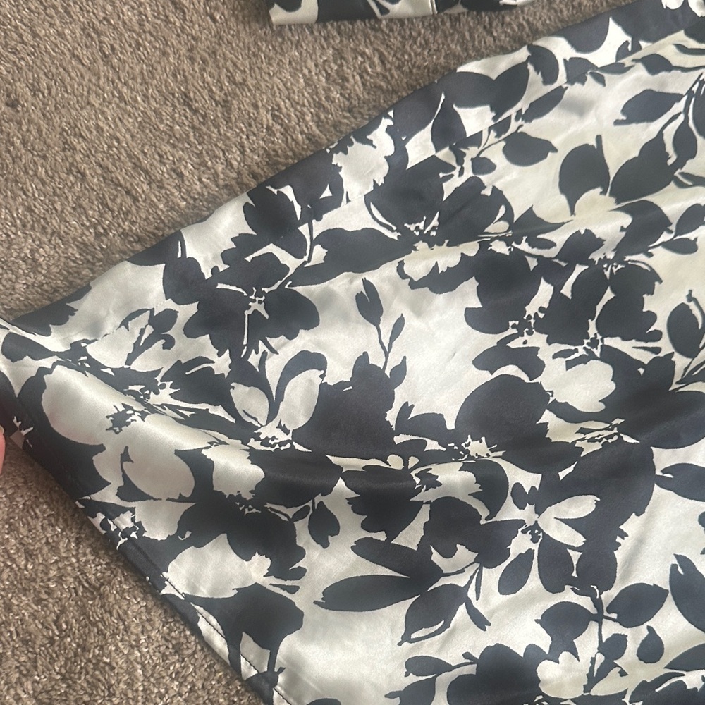 Black & White Floral Tie-Neck Womens Dress - Picture 6 of 8